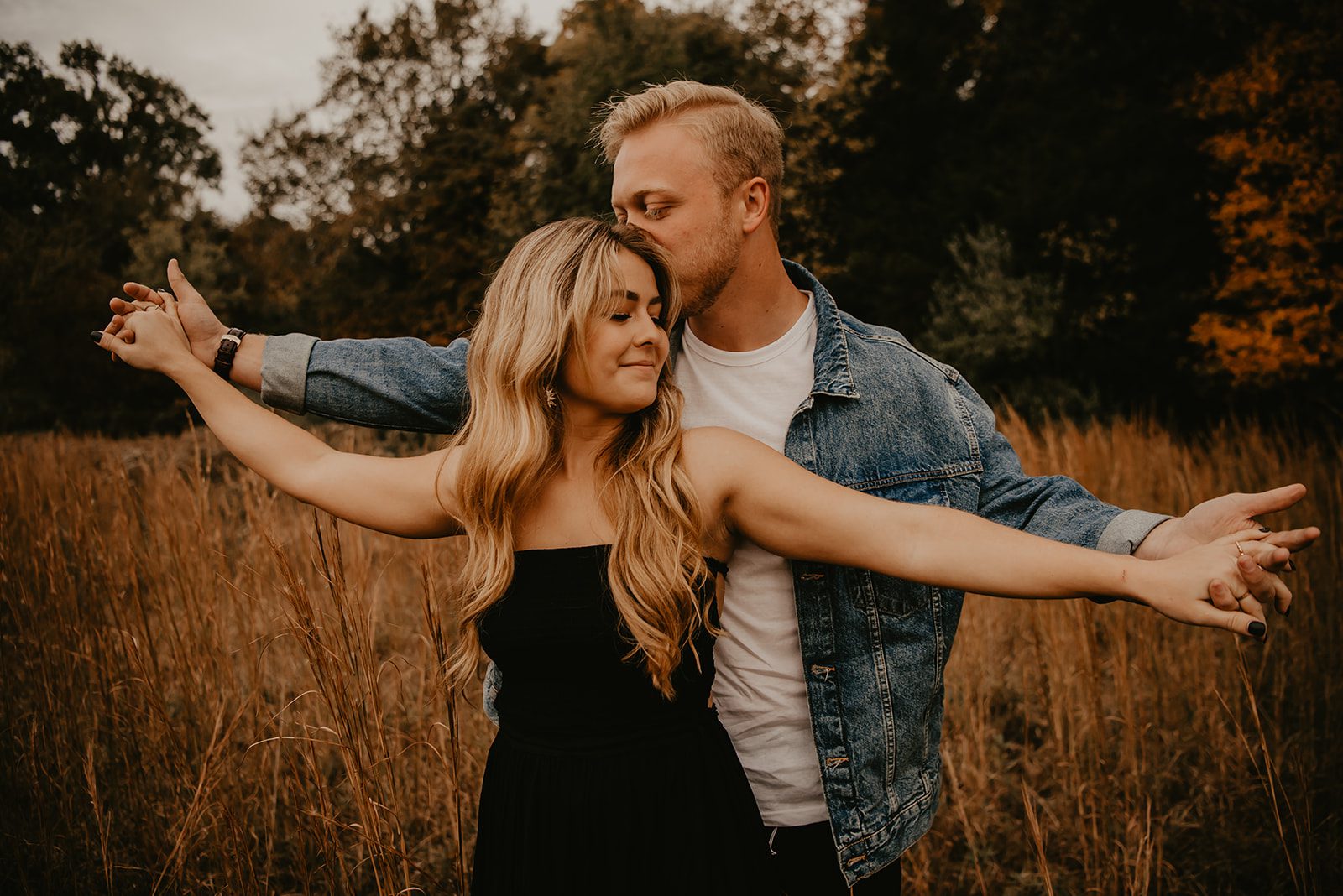 Couples photoshoot in beautiful view